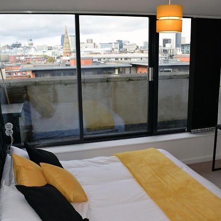 Penthouse - Amazing City Skyline Views - Balcony - Free Extra 2 Hours - Free Parking - Utilita Arena - Bullring Shopping - New St Station- Super King Size Bed 伯明翰 外观 照片
