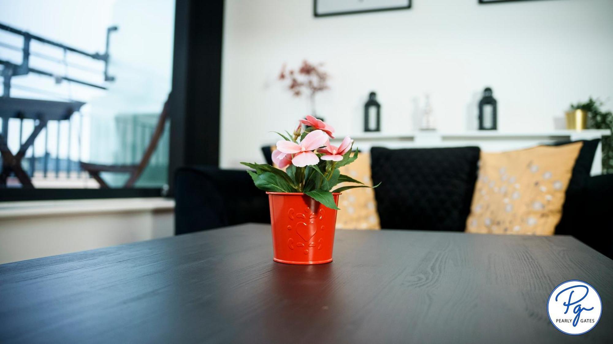 Penthouse - Amazing City Skyline Views - Balcony - Free Extra 2 Hours - Free Parking - Utilita Arena - Bullring Shopping - New St Station- Super King Size Bed 伯明翰 外观 照片